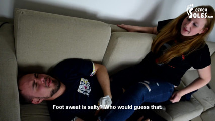Czech Soles - foot fetish content: Edepsiz üvey kız kardeş üvey erkek kardeşini cezalandırıyor