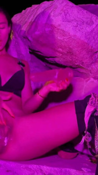 Orgasme perfecte de la zeițe super sexy cu vibrator