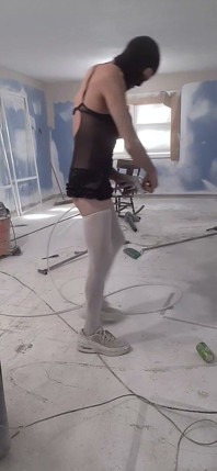 En El Trabajo, Cdmichelle Trabajando Pintura Con Pulverizador De Pintura