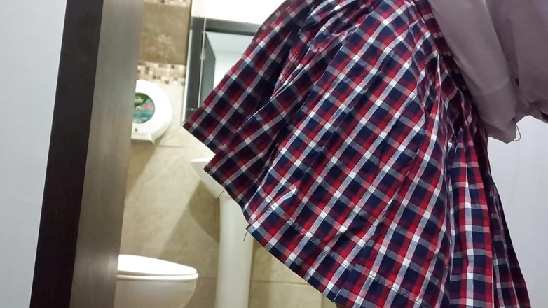 Martin13: Našel jsem svého spolužáka v koupelně a měli jsme sex
