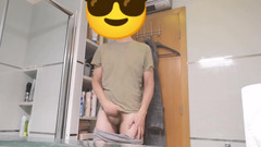 Rafael Torreano: 热辣光滑的内衣男人在浴室里撸管并高潮