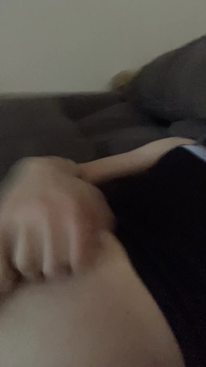 Leatransteen: Leatransteen masturbează