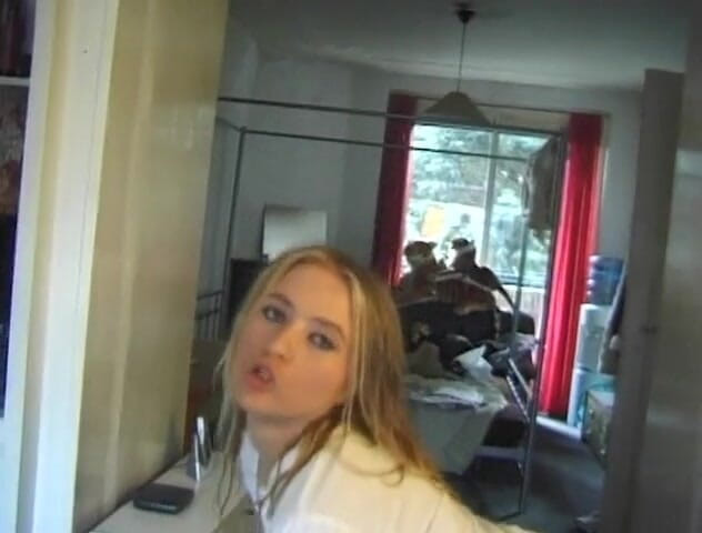 Flash Model Amateurs: Elle est prête dans ses bas et ses talons pour...