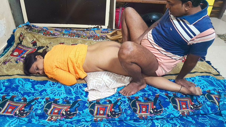 Hot Indian Aunty: Seductive Indian Aunty &amp; Her Husband Private Porn