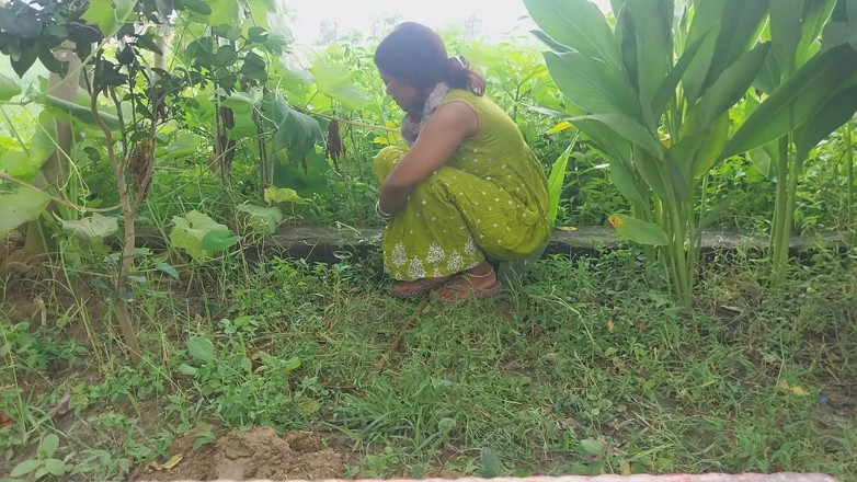 Pooja raniji: Giardino nella foresta indiana vicino a casa mio giardino fuori...