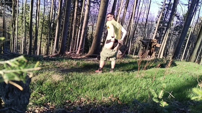 kickerscooter: Nackt im wald