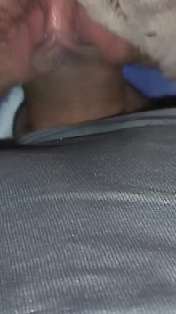 Pelan-pelan kau merusak pantatku, ini adalah anal pertamaku. Meskipun sakit aku merasa seperti itu. Creampie anal.
