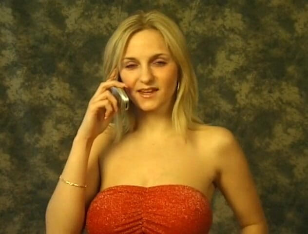 Flash Model Amateurs: Sexig blond brud älskar att visa sina enorma bröst