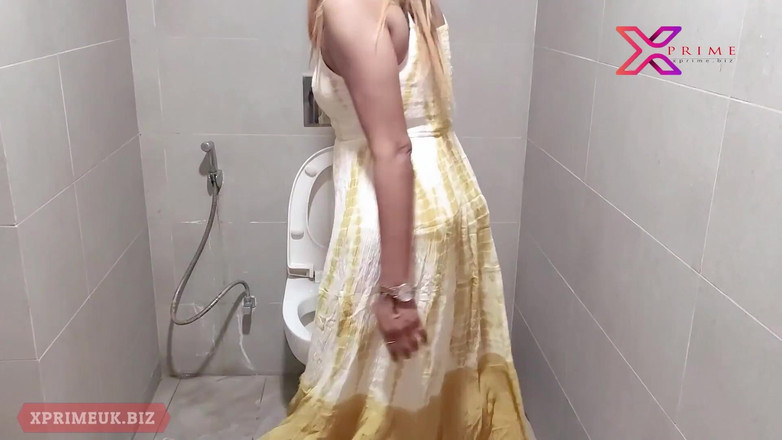 Indian Erotica: 私の角質ステップ妹はポルノを見ています