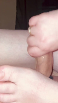 Amateur handjob orgasm