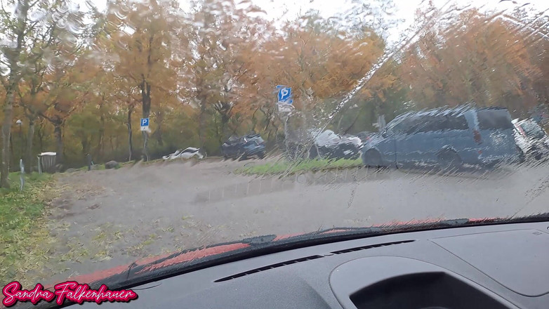 Sandra Falkenhauer: Tidak Ada Celana Dalam Celana Ketat Merah