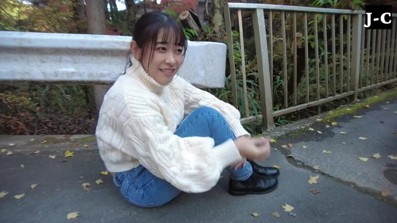 J-Cams: 濡れたキスとタブーな欲望の大胆なデートを共有する2人の女性 - B