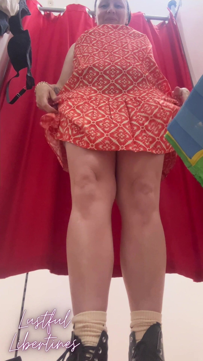 Lustful Libertines: Quá tuyệt vọng để giữ, tôi phải đi tiểu trong cốc của...