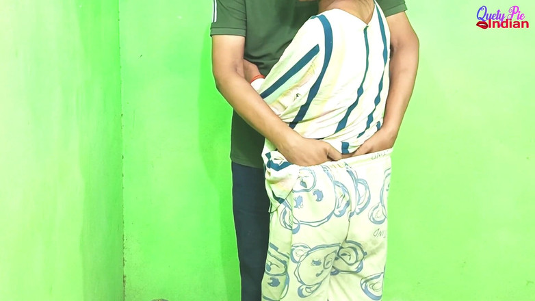 Sir: Une étudiante de 18 ans réelle indienne vierge aux seins et à la...