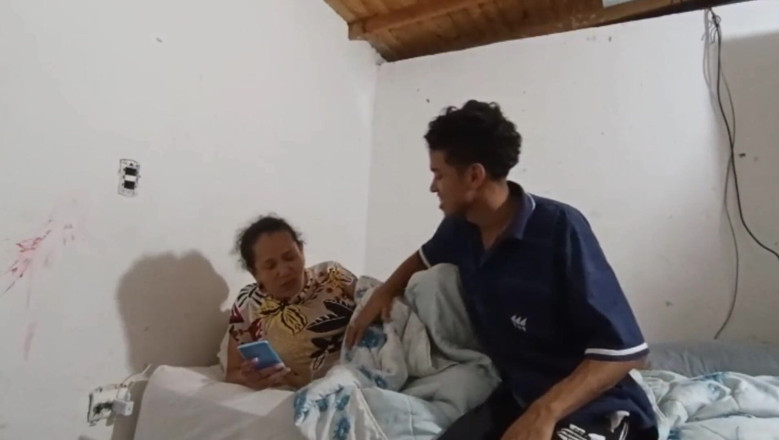 Jovencandelita: Mama mea vitregă în cameră, profit de îndeplinirea fanteziei mele cu o...