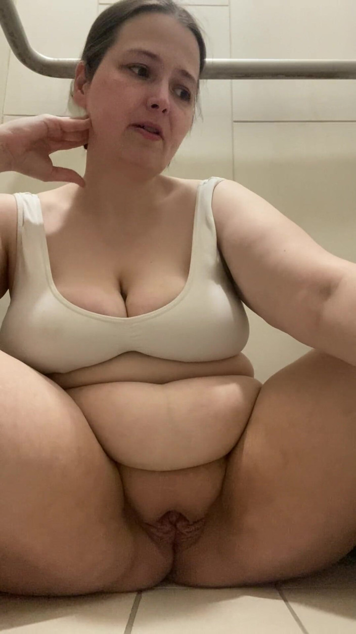 MissChrystalline: Horny Again so Lets Play!