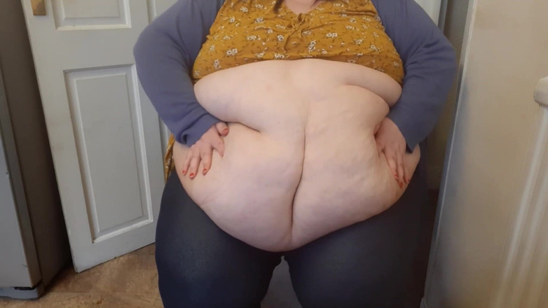 SSBBWLadyBrads: SSBBW gioca con la pancia e domena