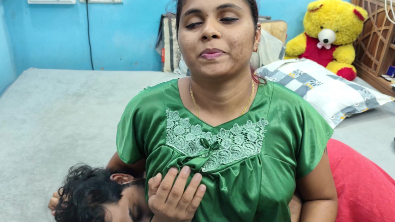 Vaishnavysharunraj: 夫妇在卧室与胸部压机的热夜浪漫