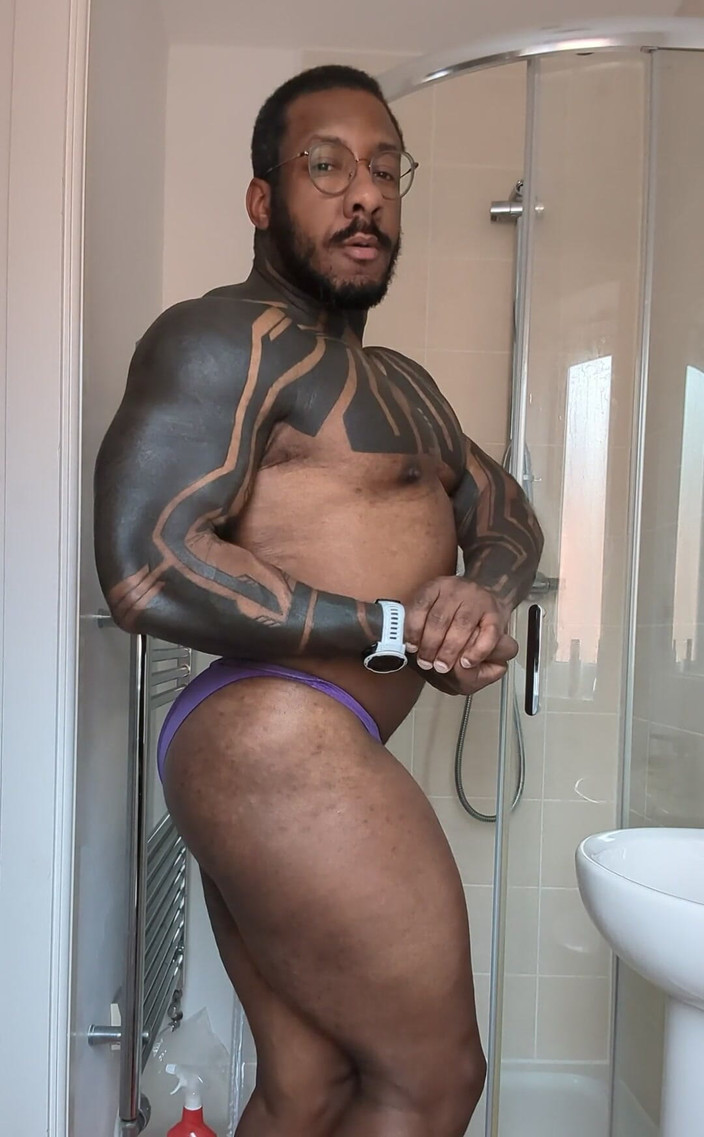 Amadeus: कोच के लिए पोज देते हुए। Amadeus Mode