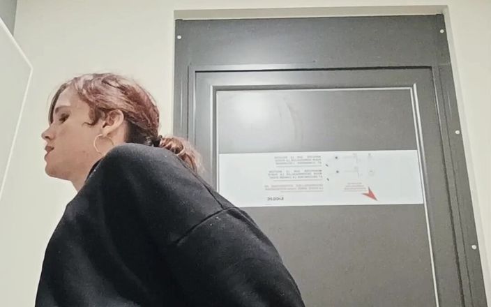 Launiexxxx: Trisha Bermain Dengan Dirinya Dan Pantatnya