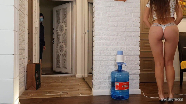 SweetButtocks: Prank Without Panties with a Delivery Guy