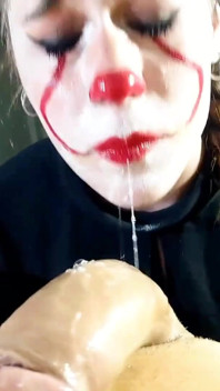 Halloween hluboké hrdlo a kloktadlo polykání mrdky