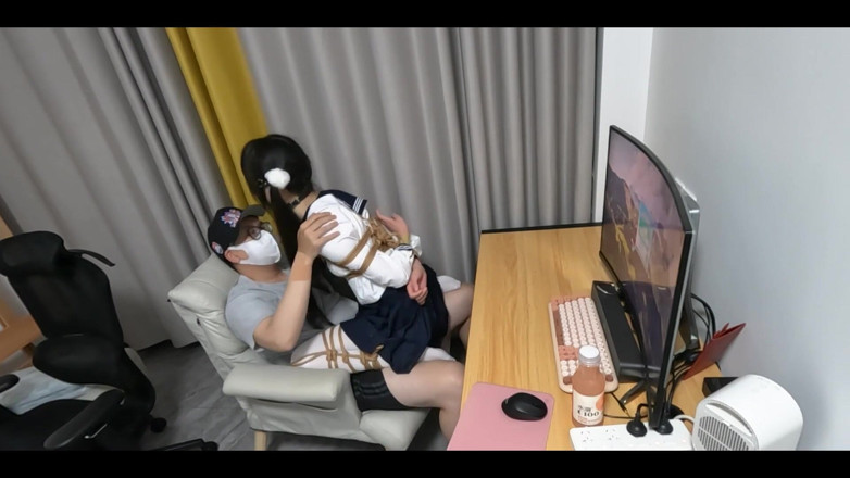 OrangeXXOO: Jk 리틀 배다른 여동생을 가지고 노는 동안 컴퓨터를 가지고 노는 중