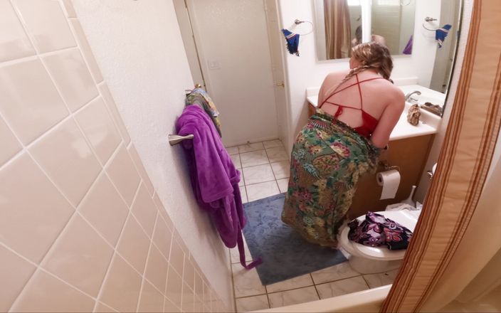 Erin Electra: Мій пасинок зайшов до мене у ванній кімнаті