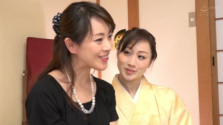 Raptor Inc: Premium Japonya: Kültürel kıyafetler giyen 12 güzel orta yaşlı seksi kadın,...