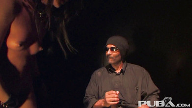 PUBA: ジゼルは黒人男性を補うために巨大な黒いペニスを取ります