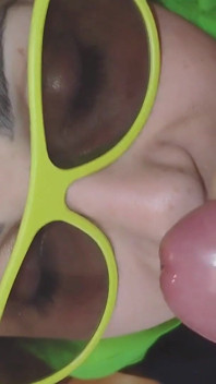 คลิปสั้นยิงน้ําเงี่ยนใส่หน้าและน้ําแตกในปาก