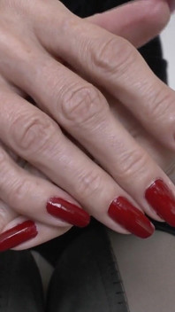Longs ongles rouges excitants, orgasme ruiné, Lady Victoria Valente