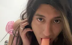 Natalia poniéndose un condón manos libres y mamada!