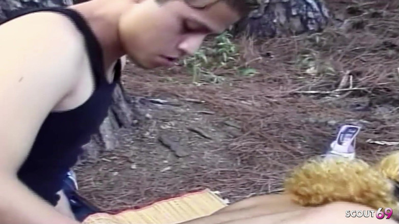 Shemale TS Collection: Sarışın transeksüel erkeklere göt dilliyor ve açık havada götten sikiyor