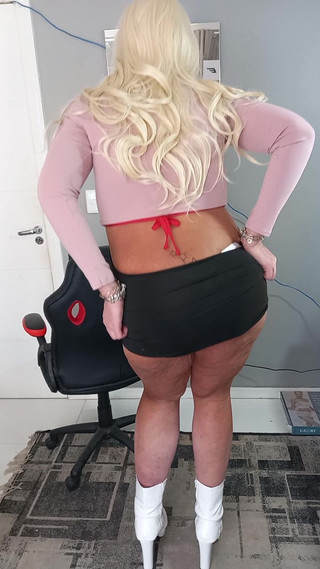 Sexy ass CDzinhafx: Götüm seksi mini etek giyiyor