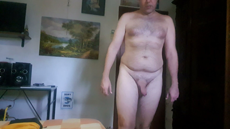 Mirko2589: Tutto nudo in una stanza