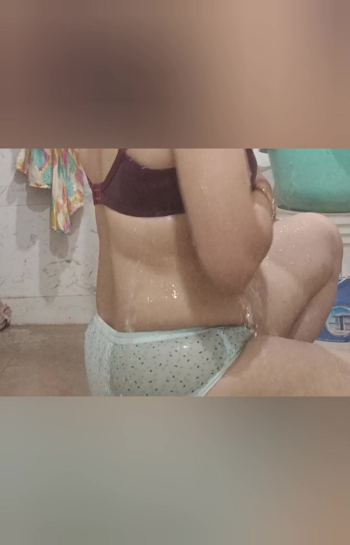 Priyahot77: Priya Bhabi 섹시한 페인트 쇼