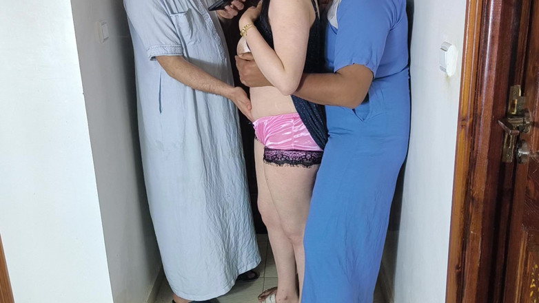 Arabic wife cuckold: Arab Ganbang Saudien fru delade min fru med min bästa...