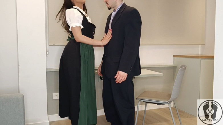 All You Can Fetish: Geleneksel Avusturyalı dirndl giyiyor ve onu sıvazladı