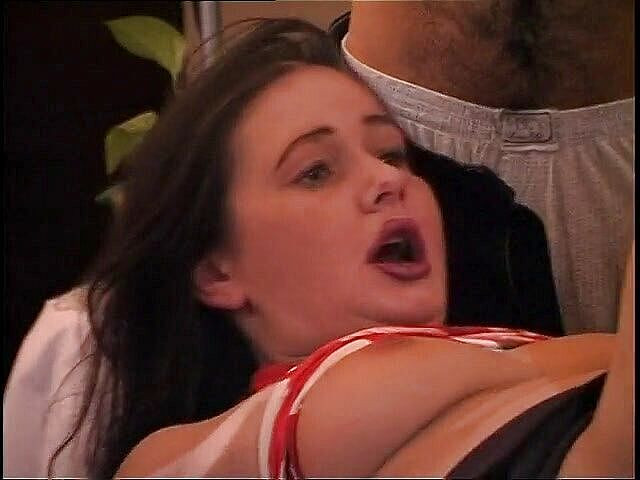 Xtime Network: 女孩被一群换妻者猛烈抨击