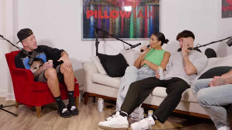 Pillow Talk: Cam Holmes on, l avec Emily Faye Miller