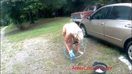 Amber Connors: Cuci mobil Juli
