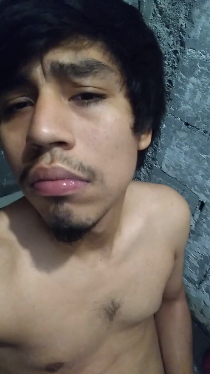 AlexAlejandro13: Vào một ngày như thế này, tôi đi vào phòng tắm...