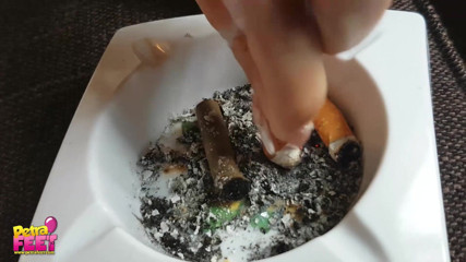 Smokin Fetish: Gagica brunetă fantastică iubește atât de mult trabucurile