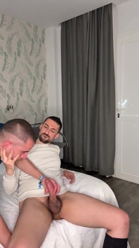 Daddy Fickt Harter Schwuchtel Mit Großem Hintern