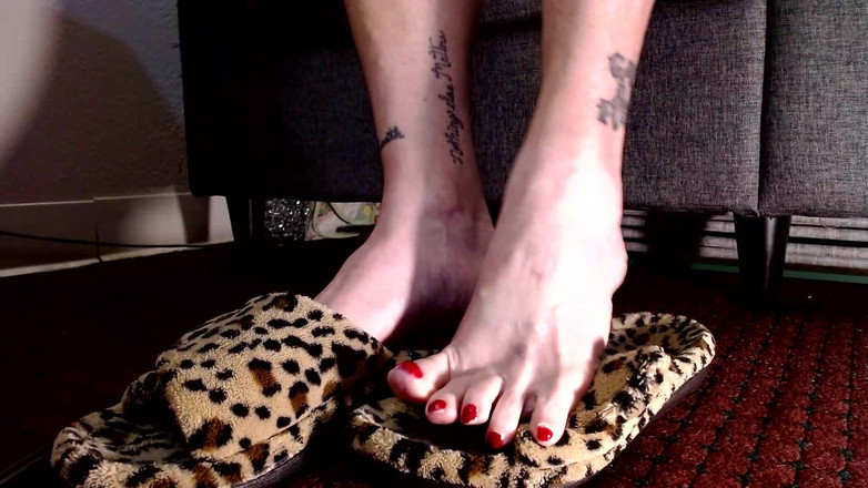 Abby Anna: Teen wiebelen in fuzzy slippers