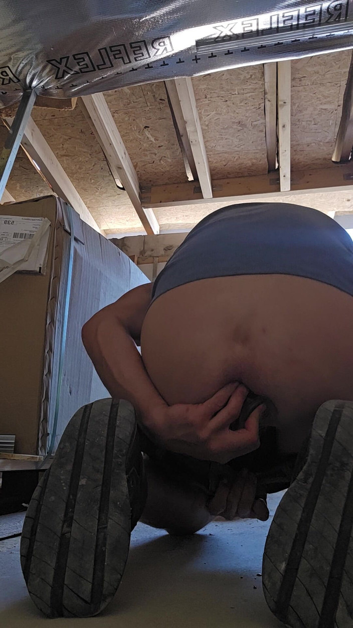 Chris_snoopy_91: Hari yang panas di lokasi konstruksi bagian 9/9 fingering, nyepong dildo,...