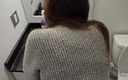 Ohseehere: Pequeña estudiante gime en el baño