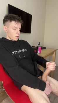 18 and Horny: Twink's Sticky Load Explosion