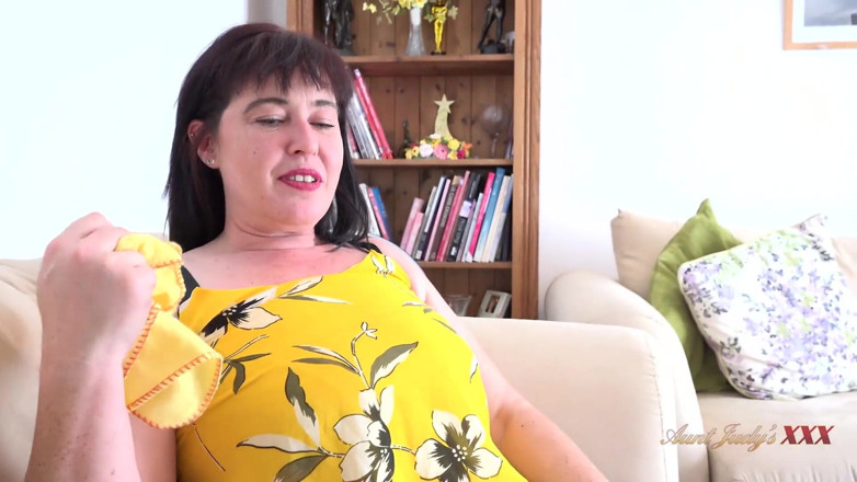 Aunt Judy's XXX: AuntJudysXXX - Your busty stepaunt Janey sucks your cock